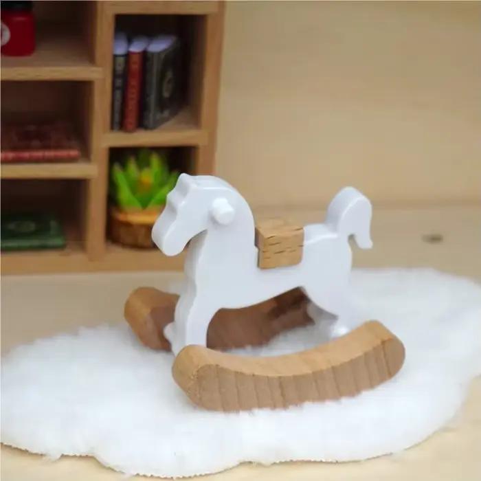 Cheval à bascule en bois 1:12
