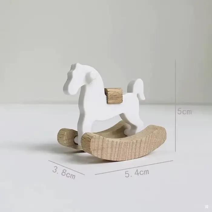 Cheval à bascule en bois pour maison de poupée 1:12