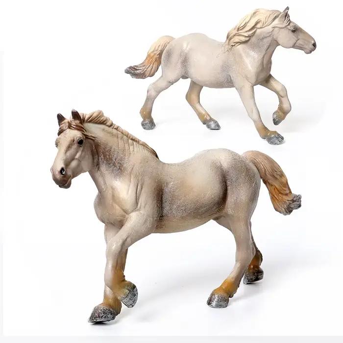 Figurines de grands chevaux en plastique réalistes