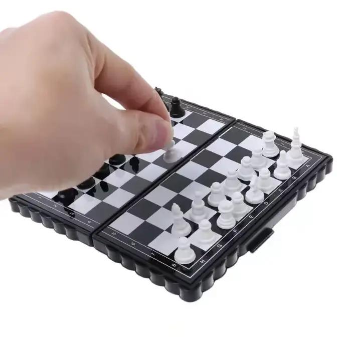 Mini jeu d'échecs magnétique pour enfants - Échiquier pliable en plastique portable, idéal pour les voyages et les activités de plein air