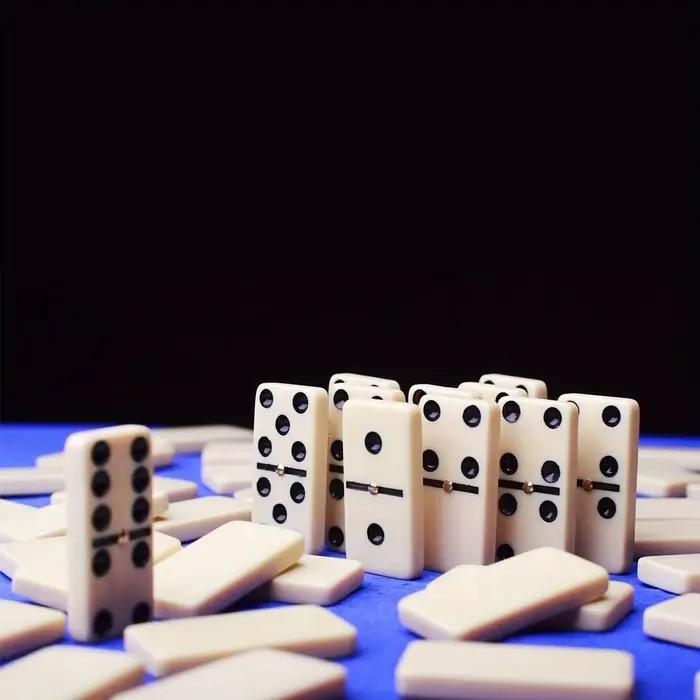 Ensemble de dominos classique en bois de qualité supérieure à six points pour le plaisir en famille avec une boîte de