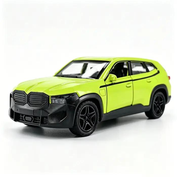 Superbe voiture jouet de style rétro pour garçons. Modèle