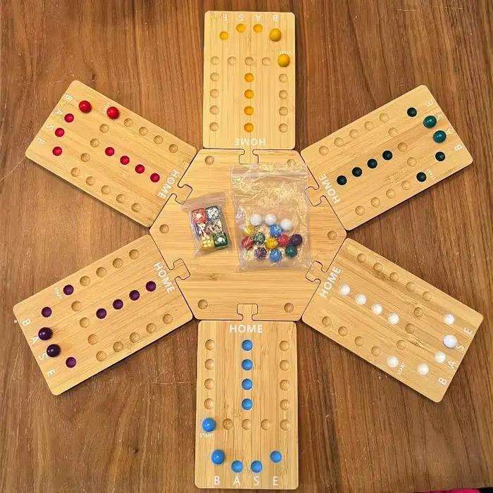 Jeu de société en bois avec perles de verre et dés (style aléatoire) — Un jeu de stratégie portable pour 2 à 6 joueurs