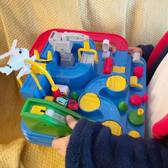 Modèle de voiture sur rail de course en plastique abs pour enfants et adolescents jouet éducatif avec chemins de fer animaux et fusées spatial occasion spéciale pour garçons filles et passionnés de mécanique