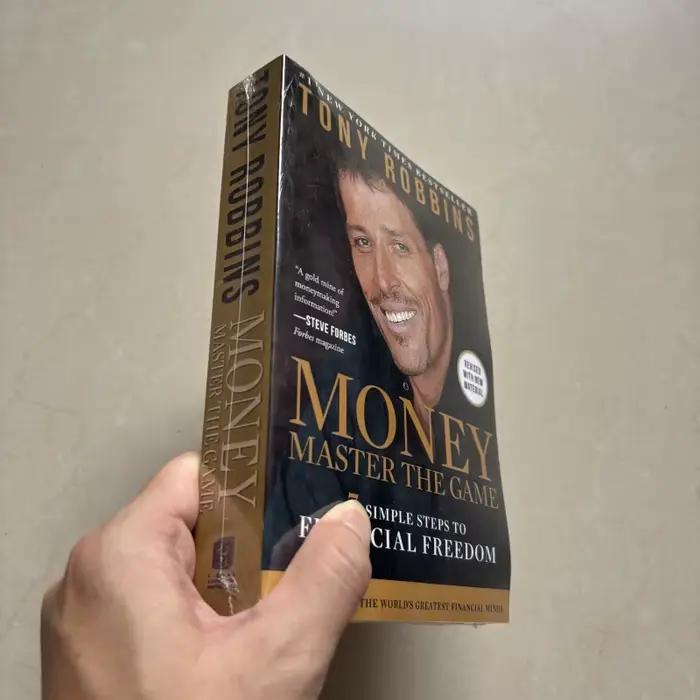 Money Master the Game de Tony Robbins 7 étapes simples vers la liberté financière Livre de poche en anglais