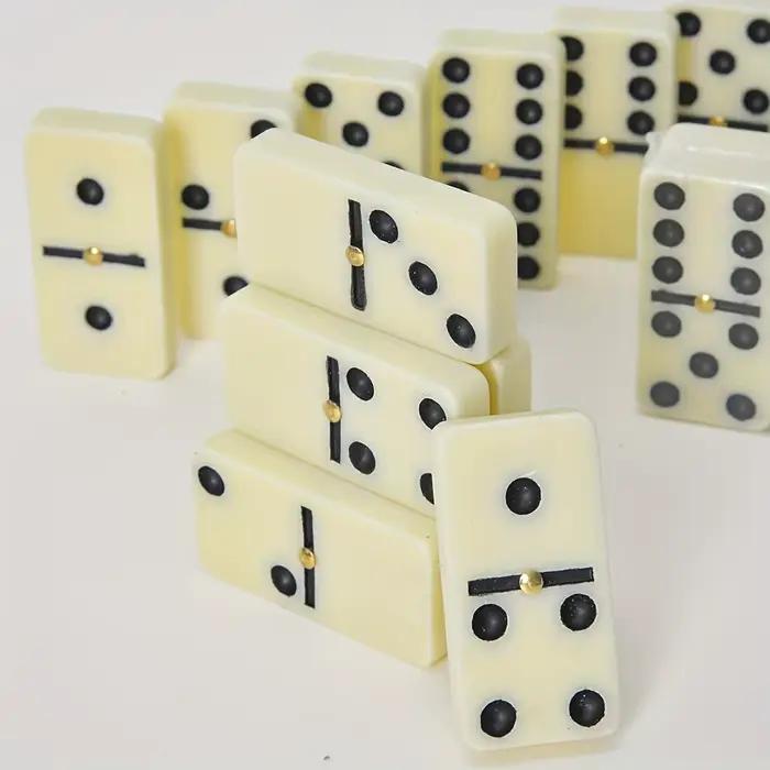 Jeu de dominos de 28 pièces avec boîte de rangement à couvercle rabattable