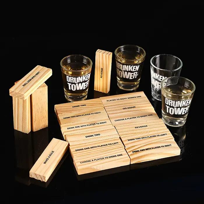 Ensemble de jeu de boisson empilable en bois avec 60 blocs de défi imprimés + 4 verres à Shot pour jeux de fête pour adultes 2-4 joueurs