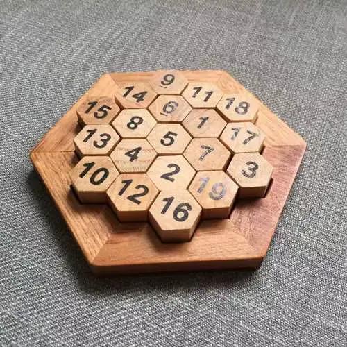 Puzzle à chiffres hexagonaux en bois Montessori