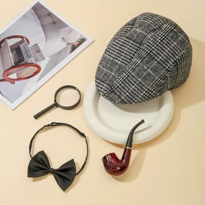 Ensemble d'accessoires de costume de détective 4 pièces - Chapeau de newsboy à carreaux, nœud papillon noir, fausse pipe et loupe pour hommes Sherlock Holmes