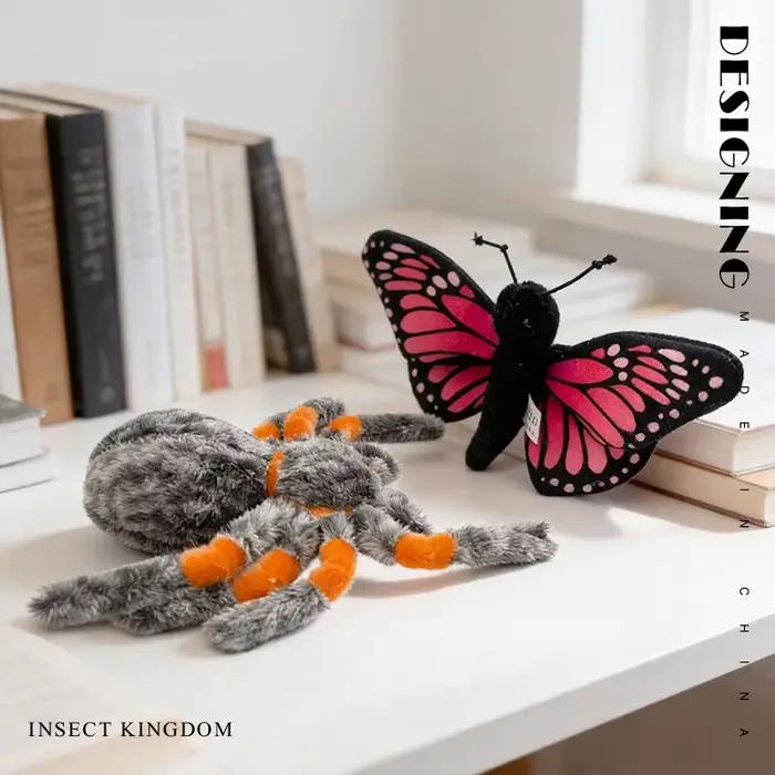 Petit jouet en peluche insecte