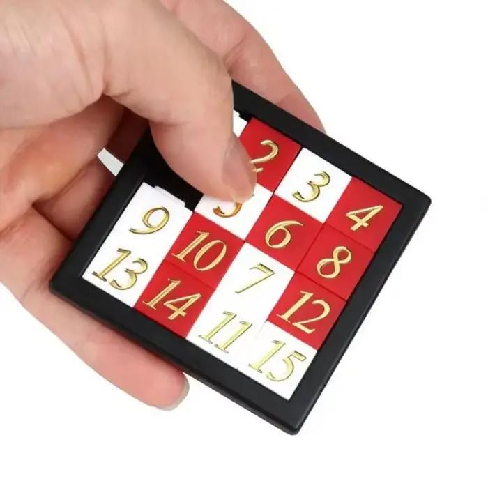 Puzzle coulissant à chiffres magnétiques