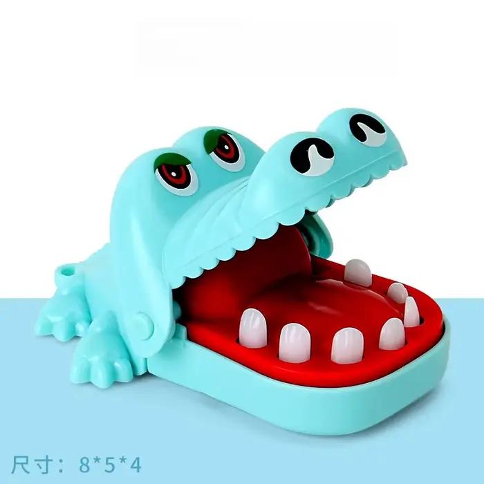 Jouet de dentiste alligator mordant le doigt