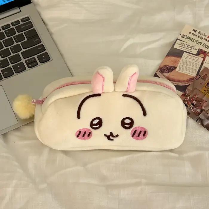 Sac à crayons en peluche Hachiware Usagi de Bandai pour étudiants et professionnels mignon et pratique grandes capacités occasions spéciales