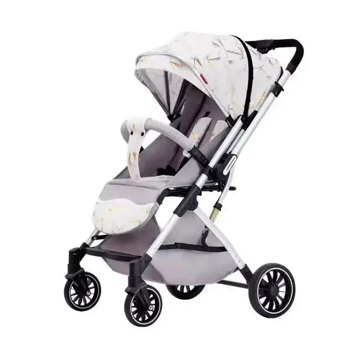 Poussette bébé à quatre roues