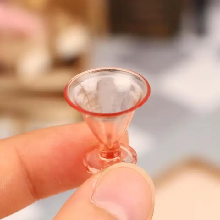 Mini verres à champagne tissu 1/12 accessoire de décoration pour maison de poupées occasions spéciales élégantes à offrir pour adultes et adolescents爱好者如果有更多关于这个产品的细节或者有其他问题,应该如何提问?