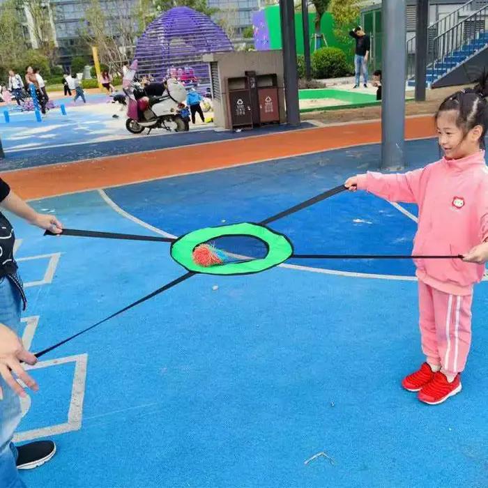 Jeux de sport et de divertissement en plein air pour enfants