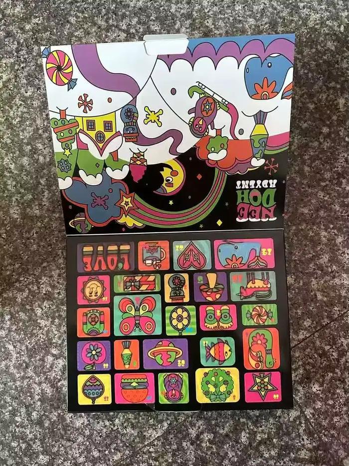Nouveau Calendrier de l'Avent Needoh 2026 – Cadeau pour Enfants – Compte à Rebours de 24 Jours pour le Nouvel An – Boîte Mystère pour Famille et Amis – Jouet de Fête
