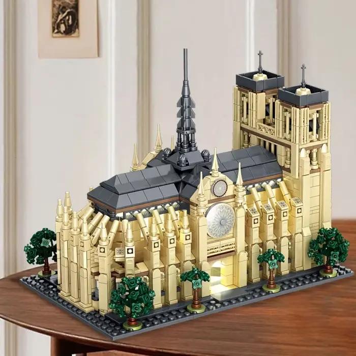 Maquette détaillée de Notre-Dame de Paris avec 1757 pièces et éclairage intégré pour construction et assemblage architectural passionnants