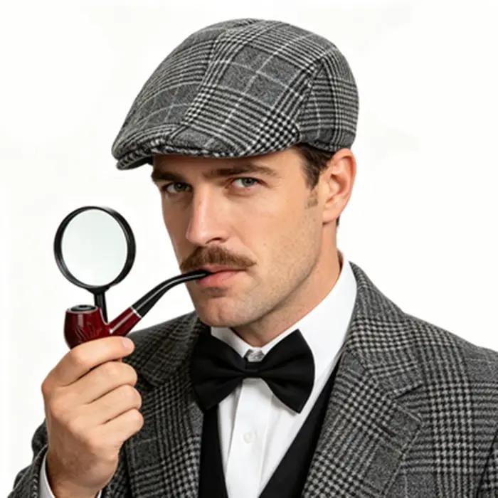 Ensemble d'accessoires de costume de détective 4 pièces - Chapeau de newsboy à carreaux, nœud papillon noir, fausse pipe et loupe pour hommes Sherlock Holmes