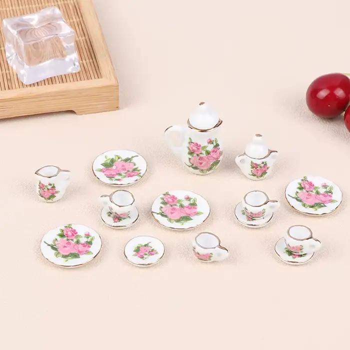 Ensemble de tasses à thé miniatures en porcelaine et céramique