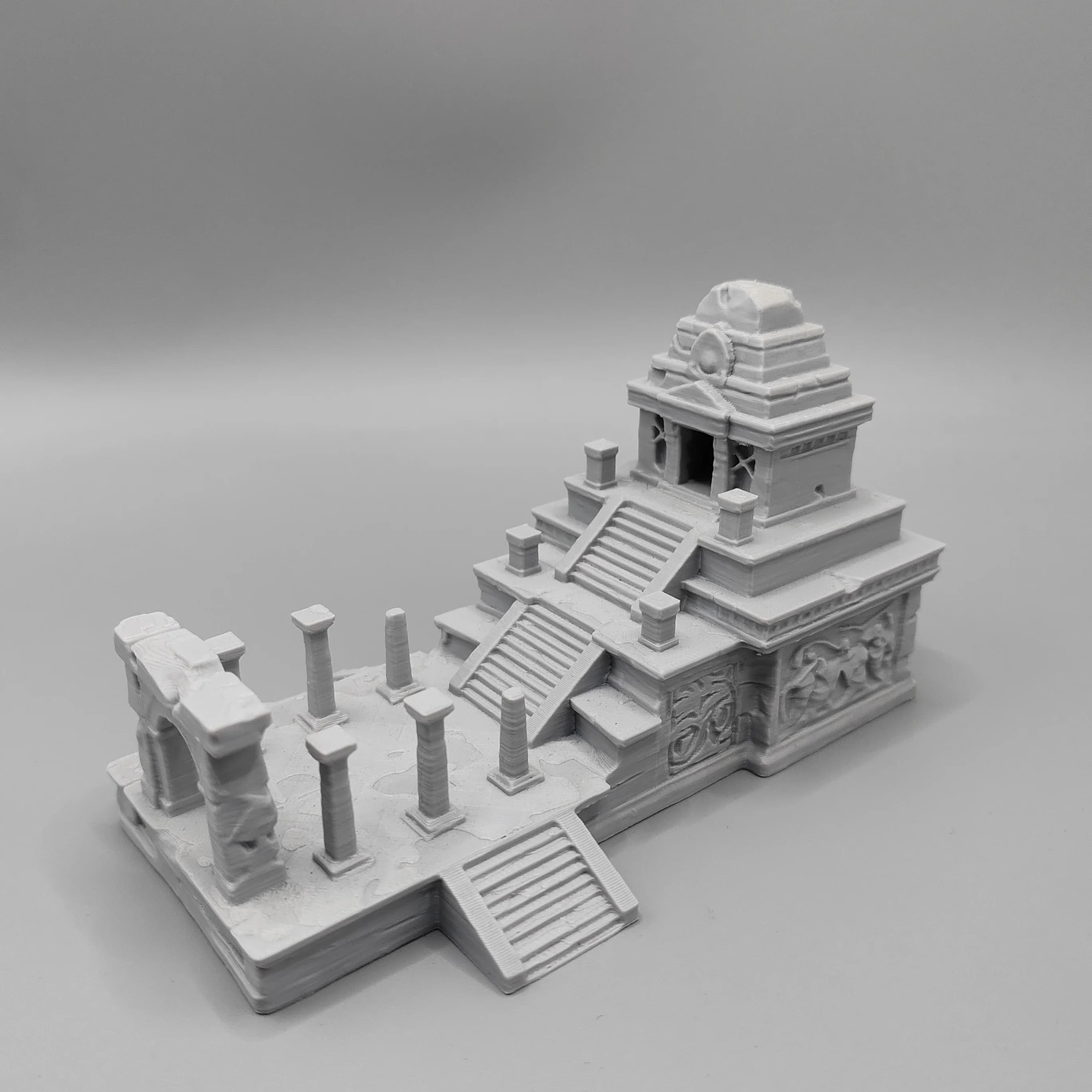 Maquette non peinte des ruines d'un temple égyptien ancien, paysage de wargame imprimé en 3D en PLA,