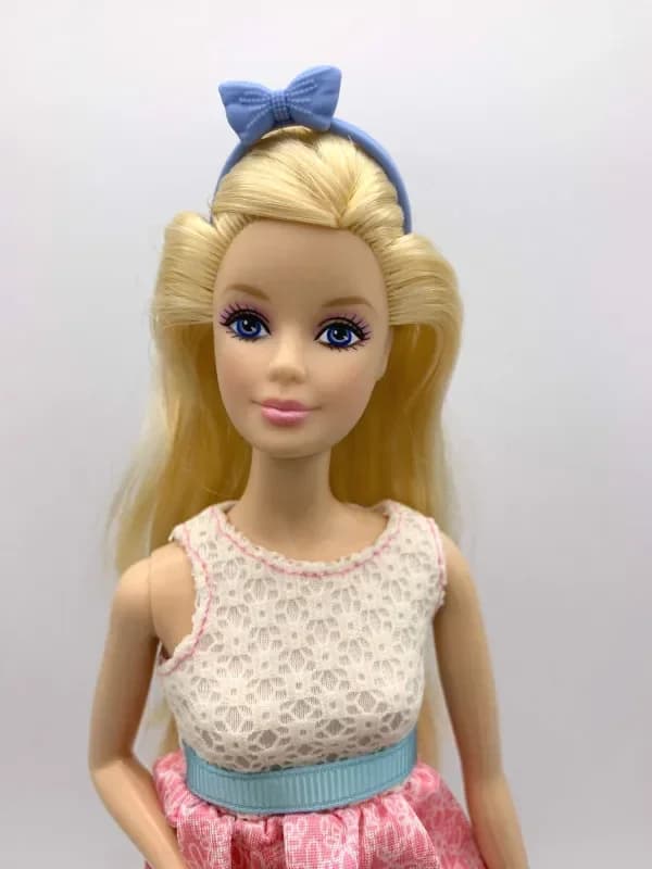 Assortiment de styles de jouets pour poupées : serre-tête, bandeau, épingles à cheveux et accessoire