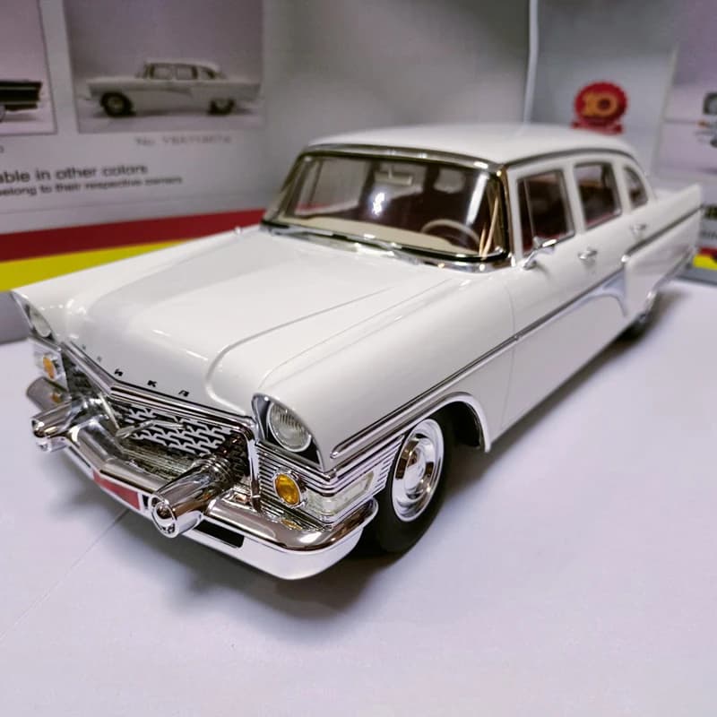 TOYWAY 1 18 pour GAZ13 Chaika modèle berline de luxe à quatre portes en blanc et noir